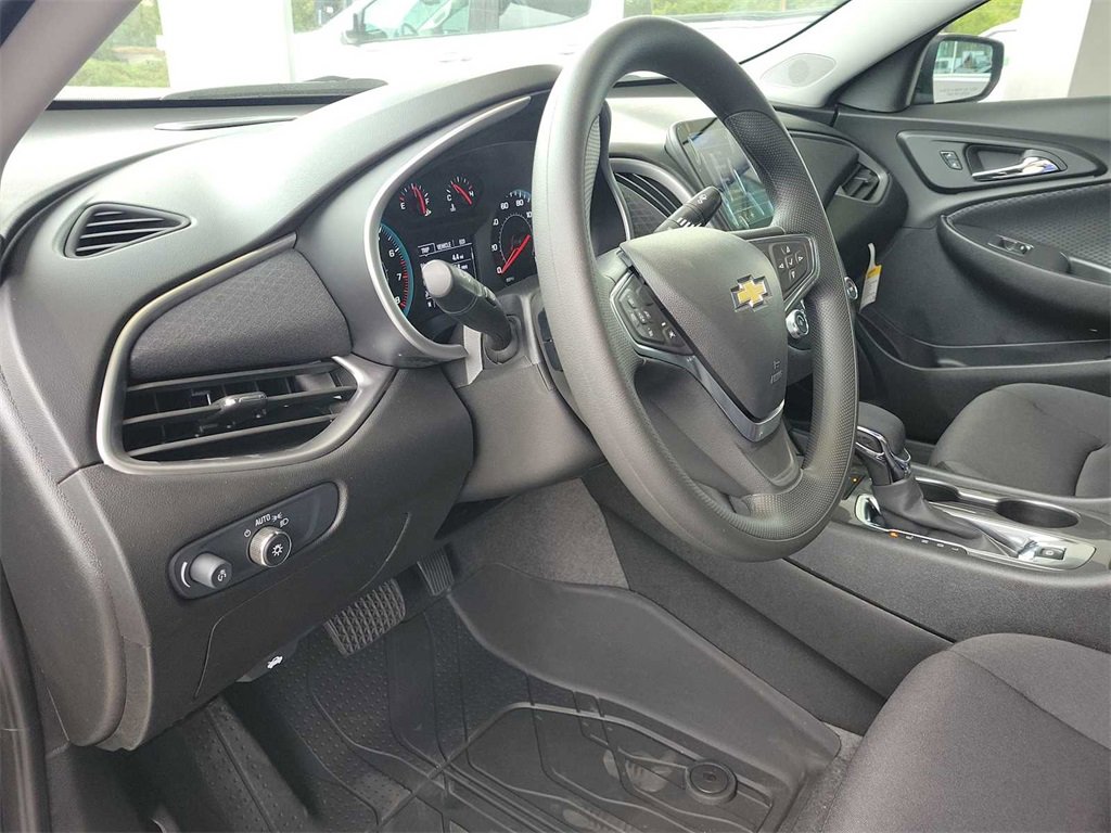 New 2025 Chevrolet Malibu LS image 10