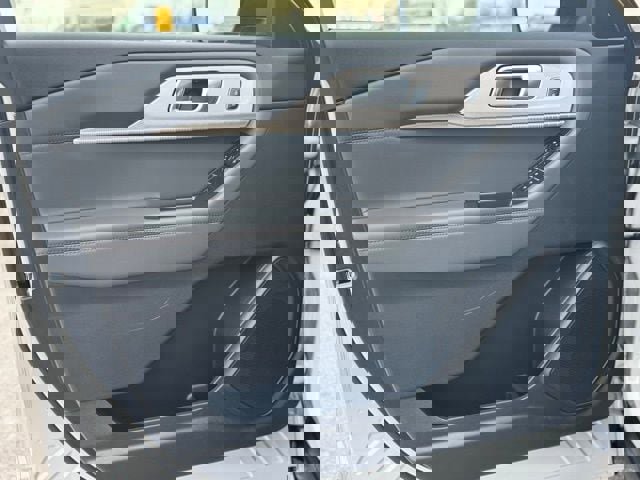 Used 2026 Ford Explorer Active w/ Active Comfort Package image 9