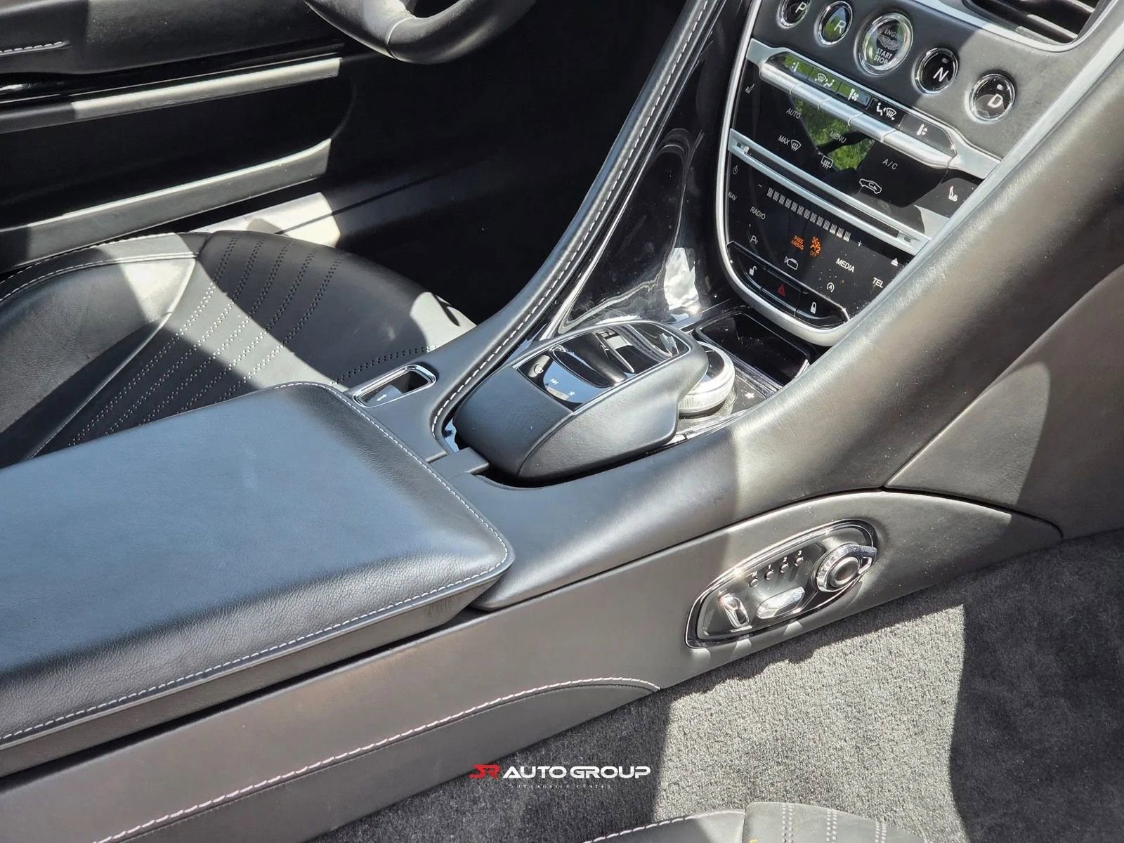 Used 2017 Aston Martin DB11 V12 RWD image 18