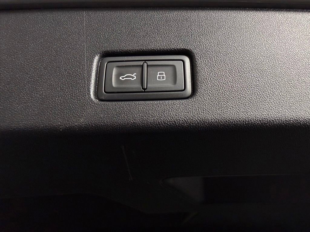 Used 2024 Audi Q4 e-tron Prestige w/ Black Optic Package AWD/4WD image 31
