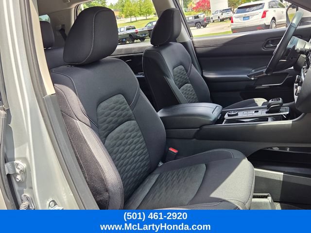 Used 2025 Nissan Pathfinder SV AWD/4WD image 18