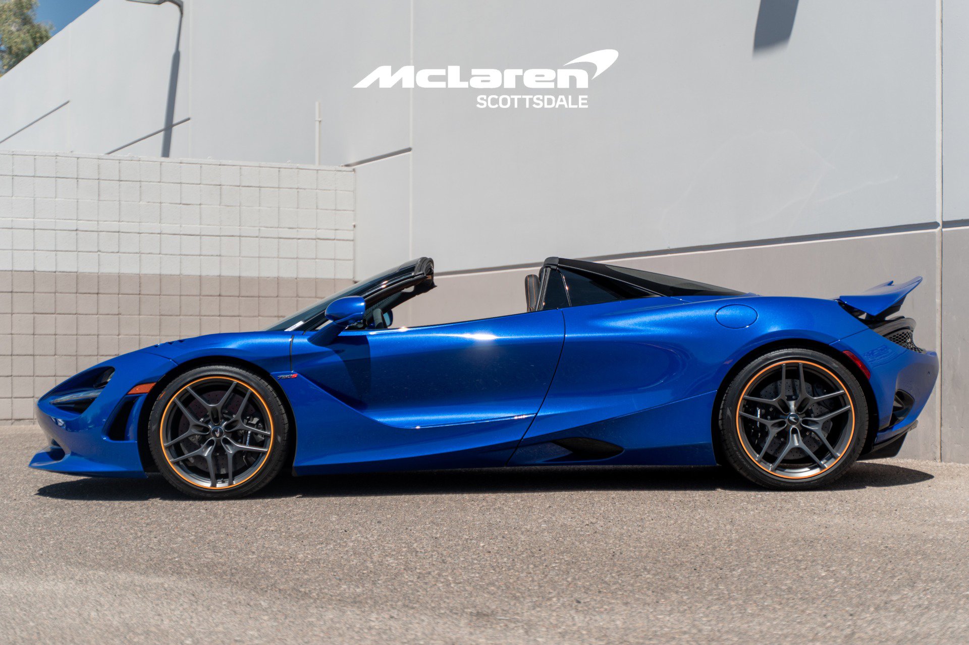 Used 2024 McLaren 750S Spider RWD image 4