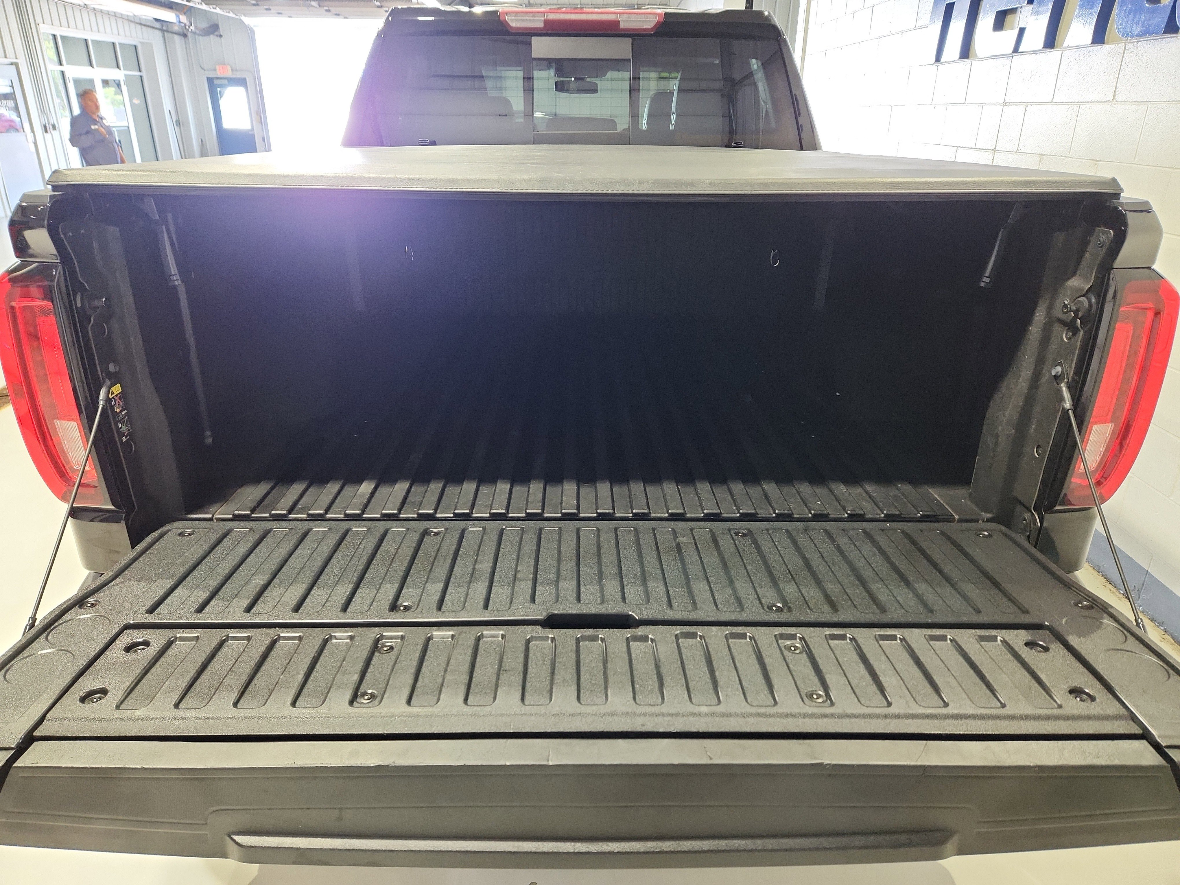 Certified 2022 GMC Sierra 1500 AT4 w/ AT4 Premium Package image 16