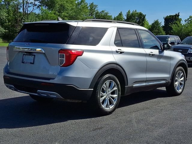 Used 2023 Ford Explorer XLT w/ Equipment Group 202A AWD/4WD image 9