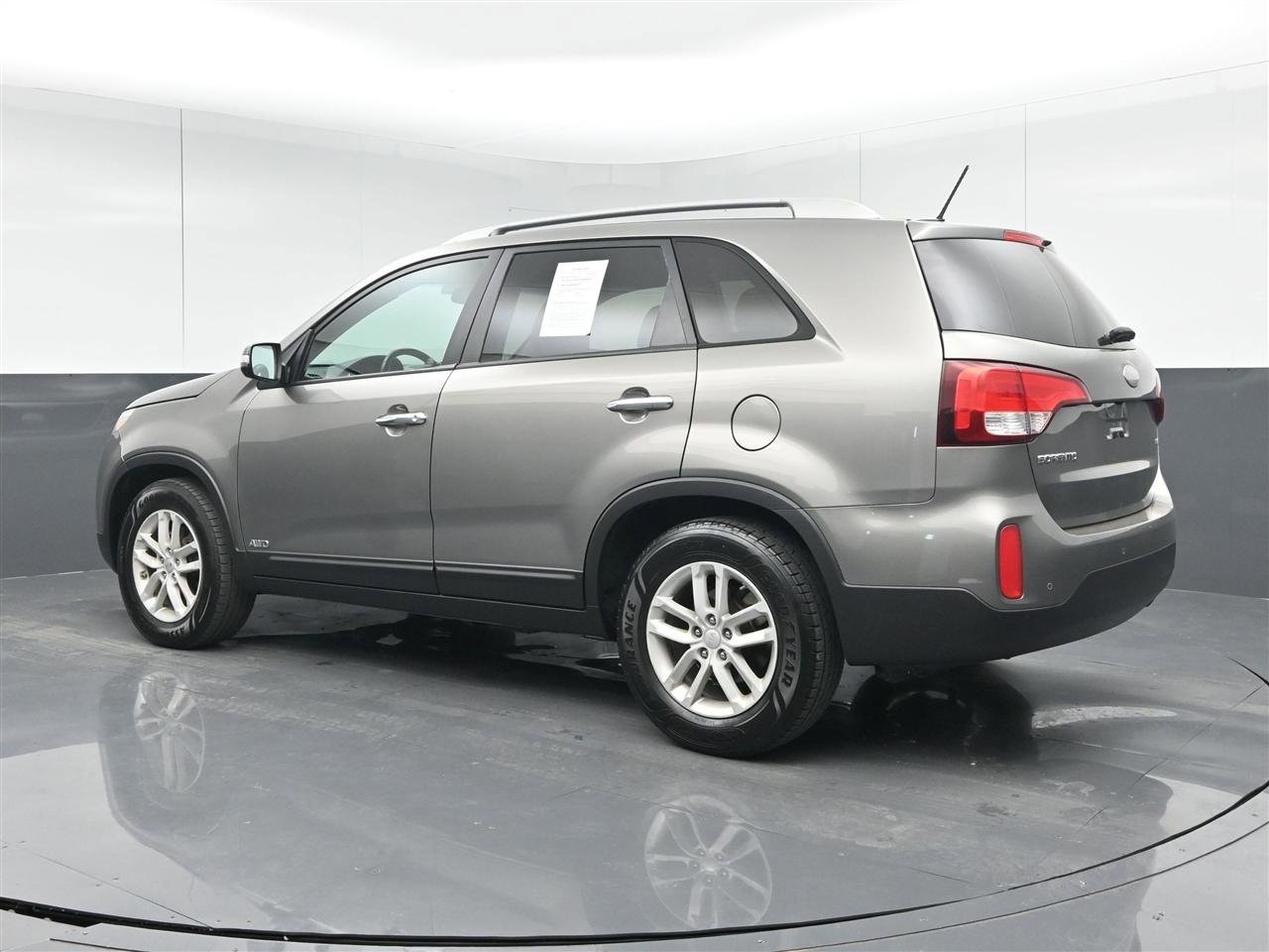 Used 2015 Kia Sorento LX image 7