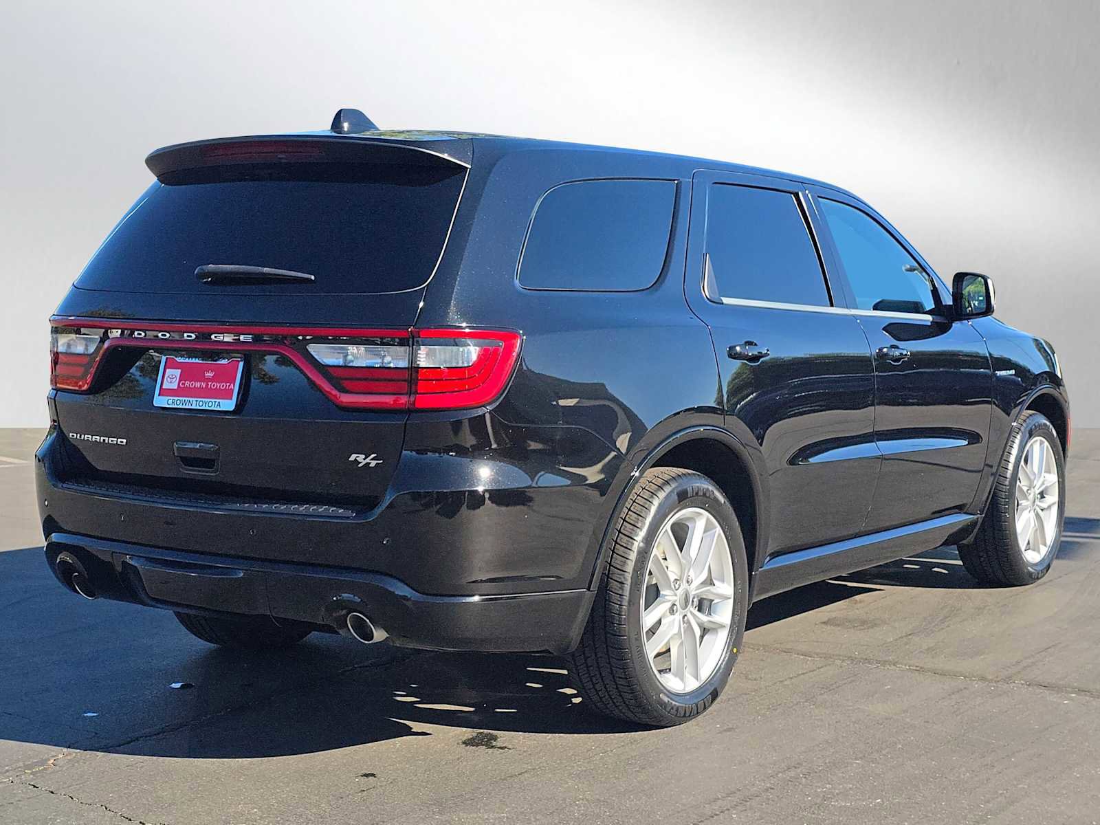 Used 2022 Dodge Durango R/T w/ Trailer Tow Group IV image 3