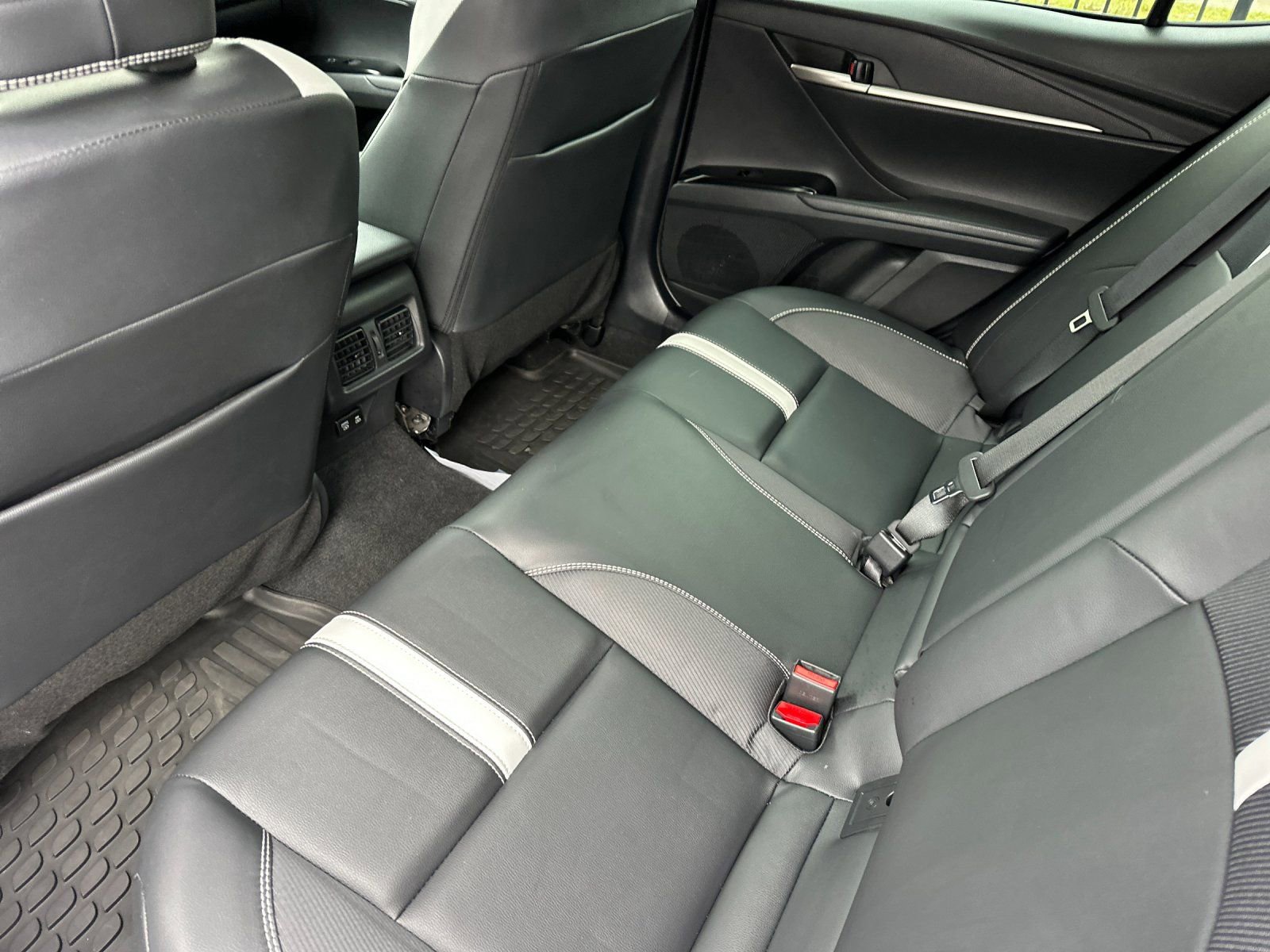 Used 2025 Toyota Camry SE w/ Multimedia Upgrade Package image 11