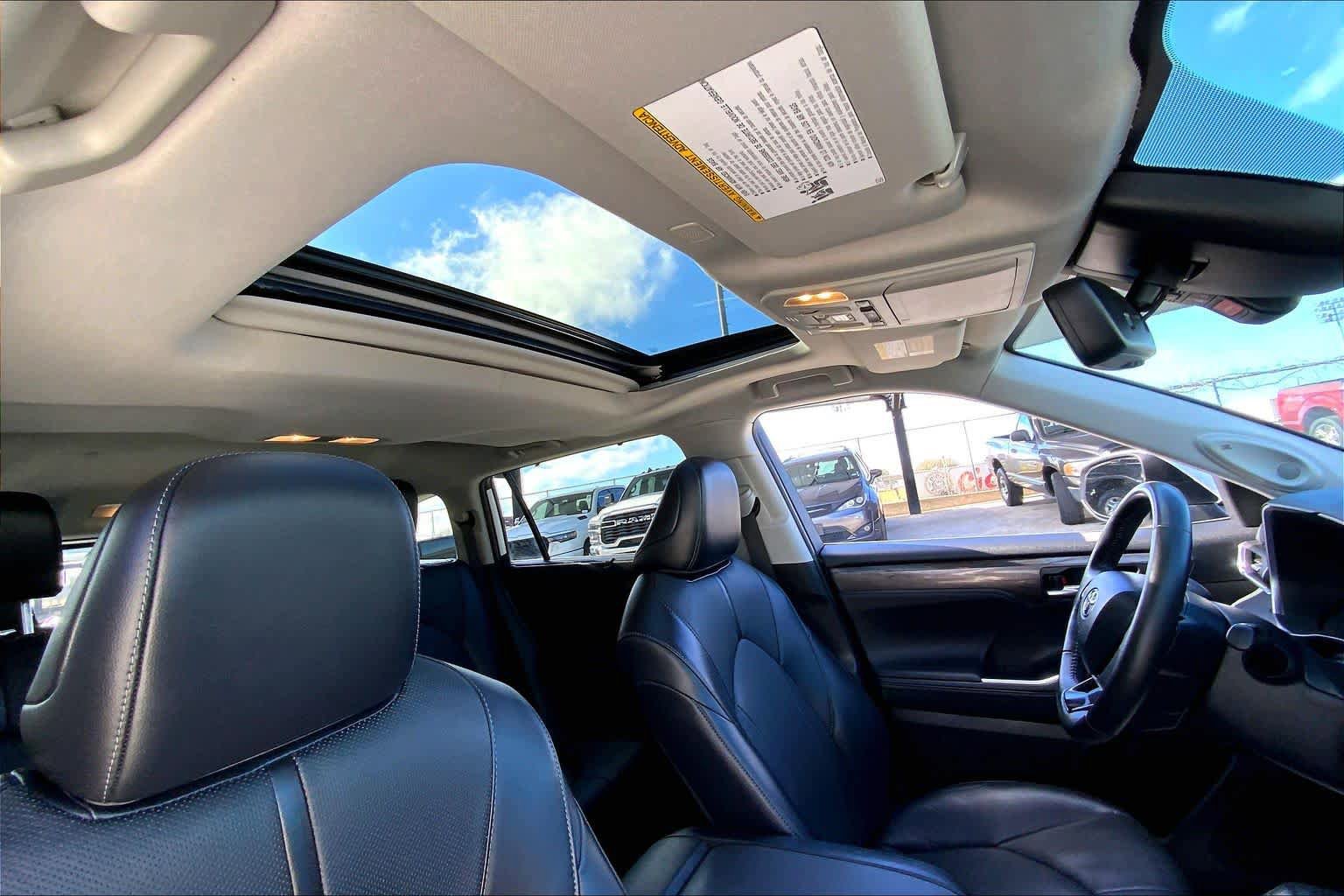 Used 2023 Toyota Highlander Limited image 20