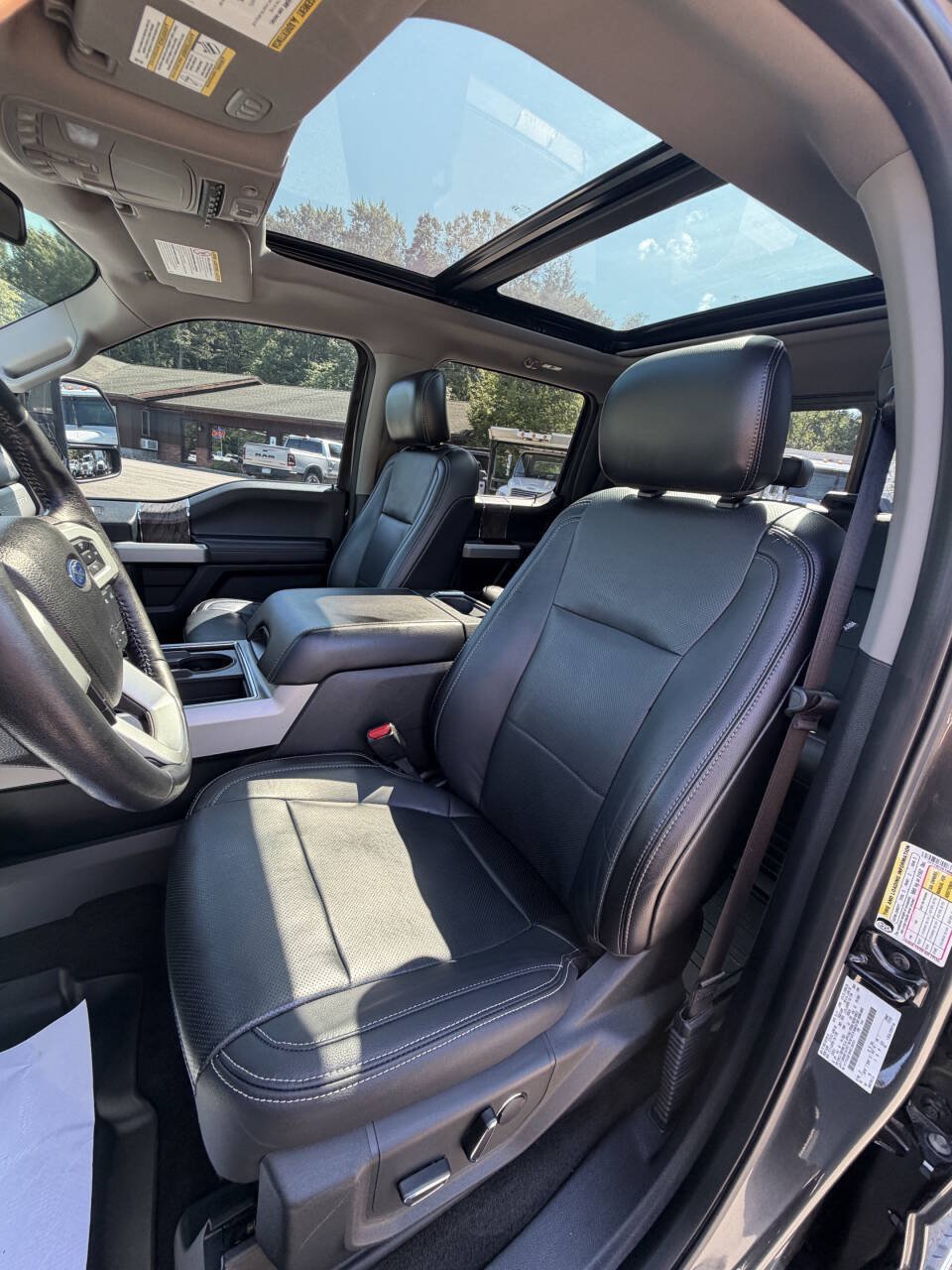 Used 2017 Ford F250 Lariat w/ Lariat Ultimate Package AWD/4WD image 24