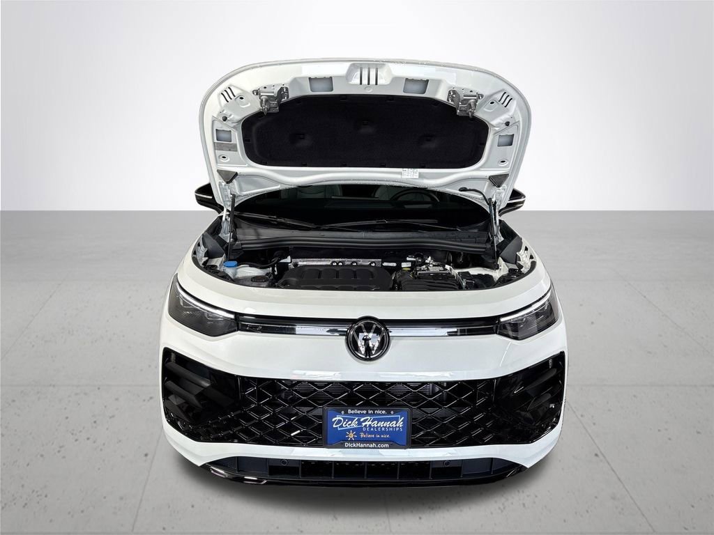 New 2025 Volkswagen Tiguan SE R-Line image 23