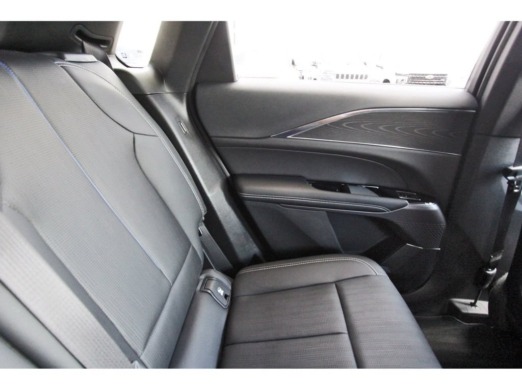 Used 2024 Cadillac Lyriq Sport RWD image 11