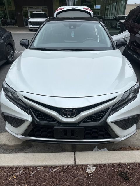 Used 2022 Toyota Camry XSE FWD image 3