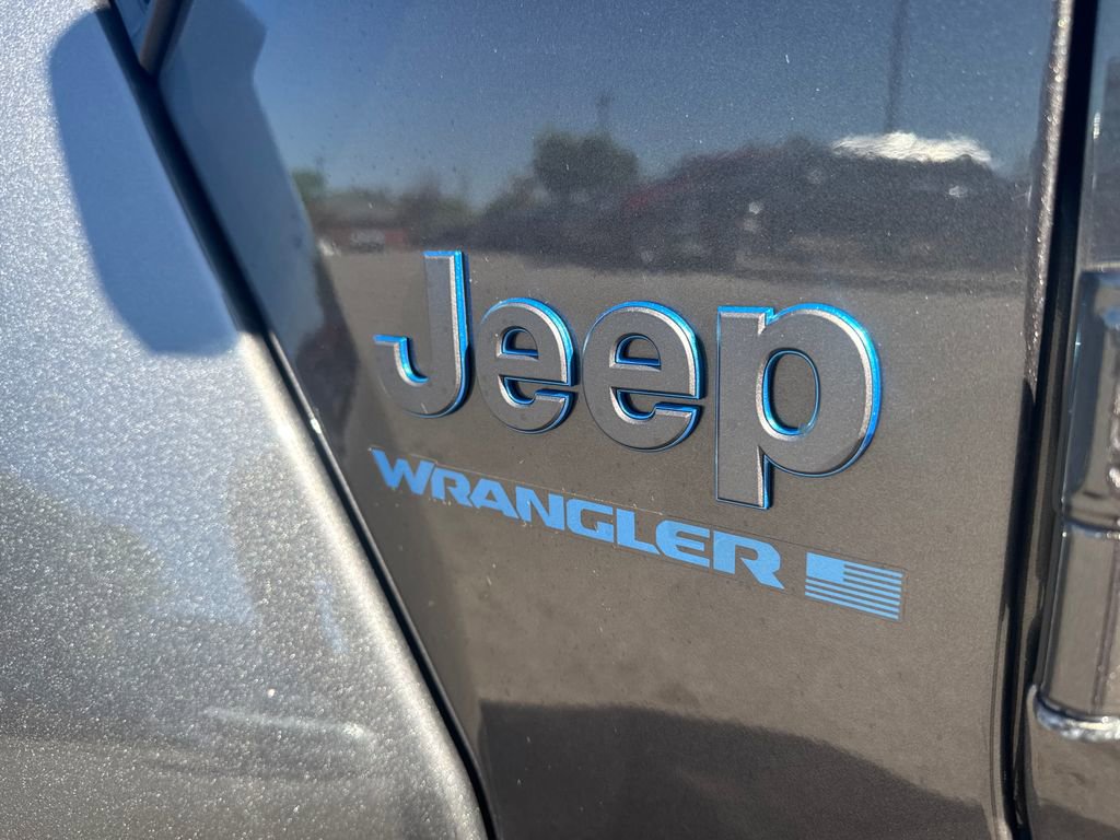 Used 2025 Jeep Wrangler Unlimited Sahara w/ Safety Group image 36