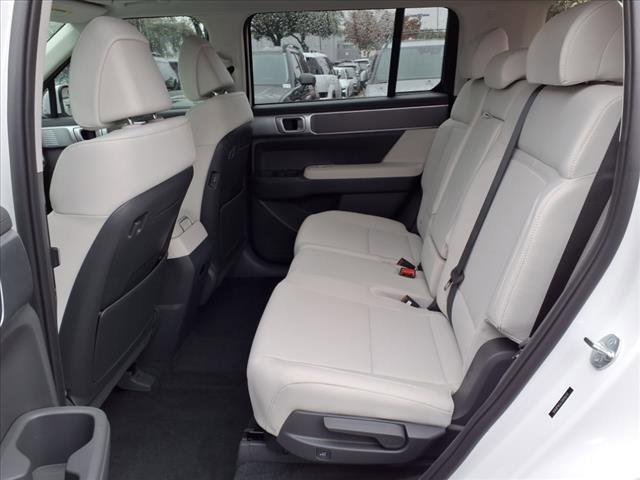 Used 2025 Hyundai Santa Fe SE image 6