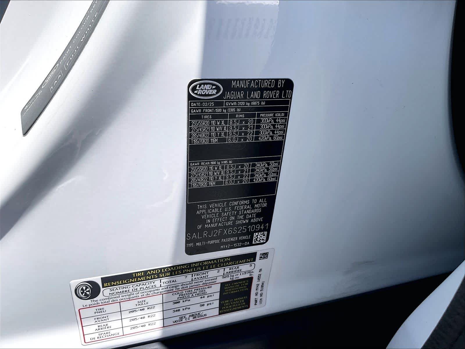 Used 2025 Land Rover Discovery S AWD/4WD image 36