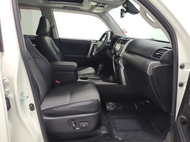 Certified 2020 Toyota 4Runner SR5 Premium w/ Moonroof Package AWD/4WD image 17