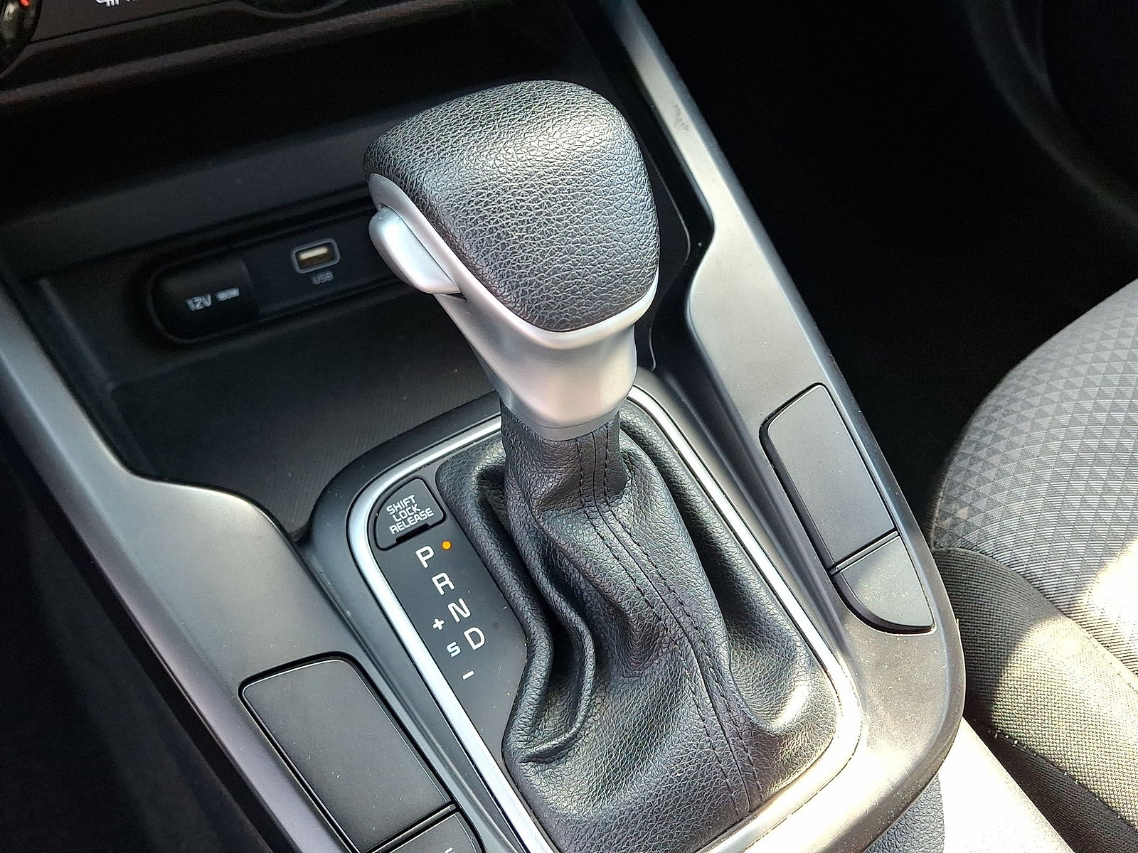 Used 2023 Kia Soul LX w/ LX Technology Package FWD image 12