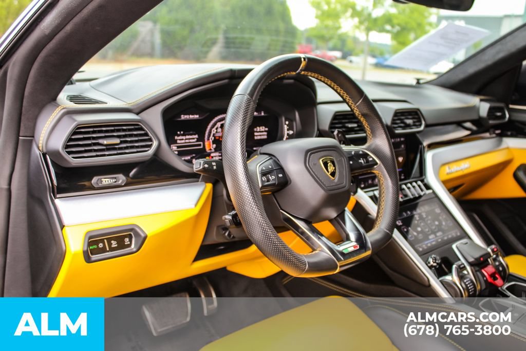 Used 2020 Lamborghini Urus AWD/4WD image 32