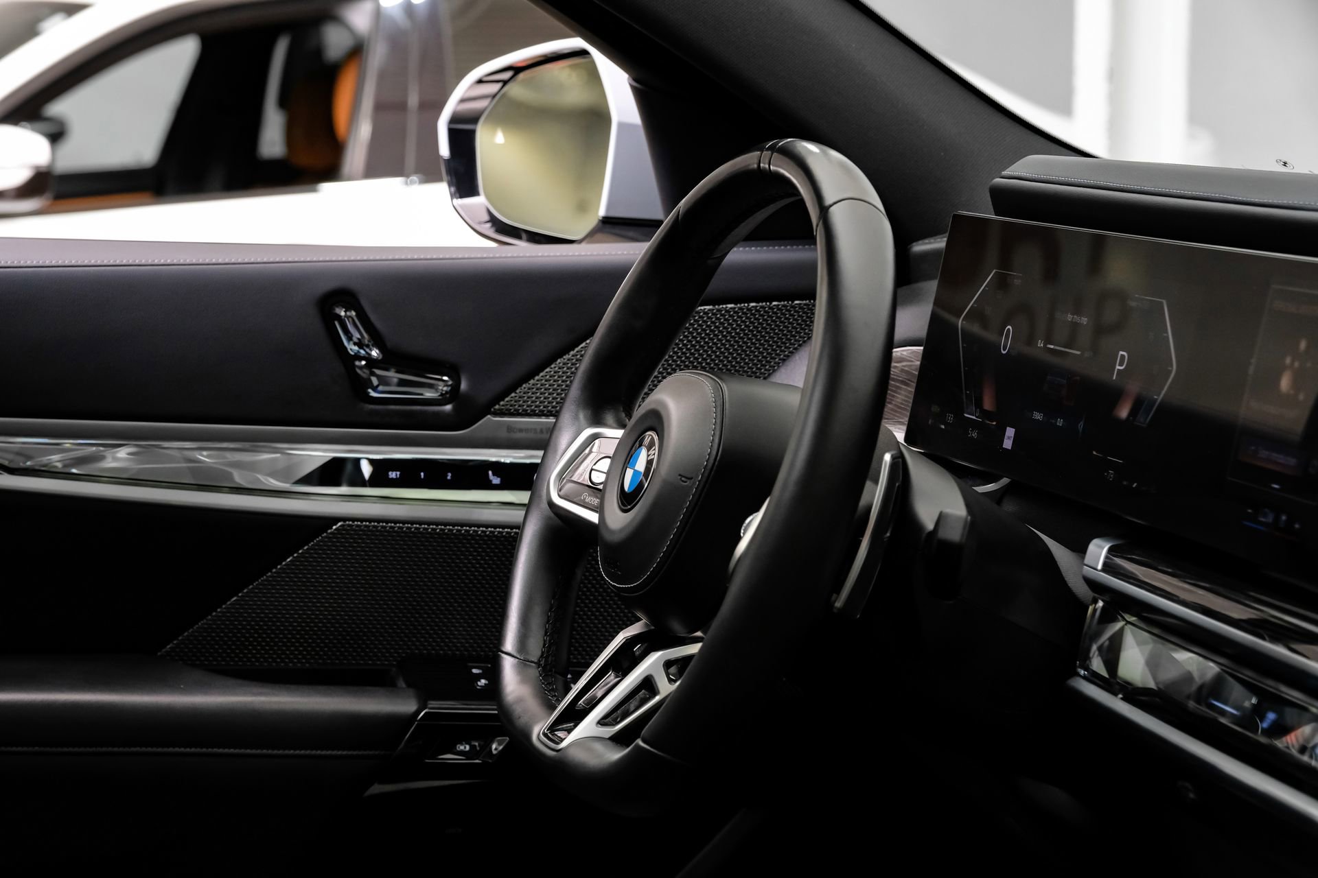 Used 2023 BMW 740i image 18