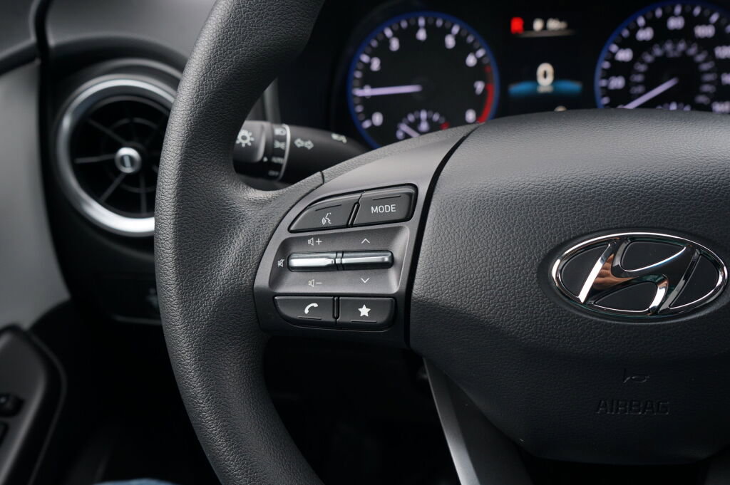 Certified 2023 Hyundai Kona SEL AWD/4WD image 29