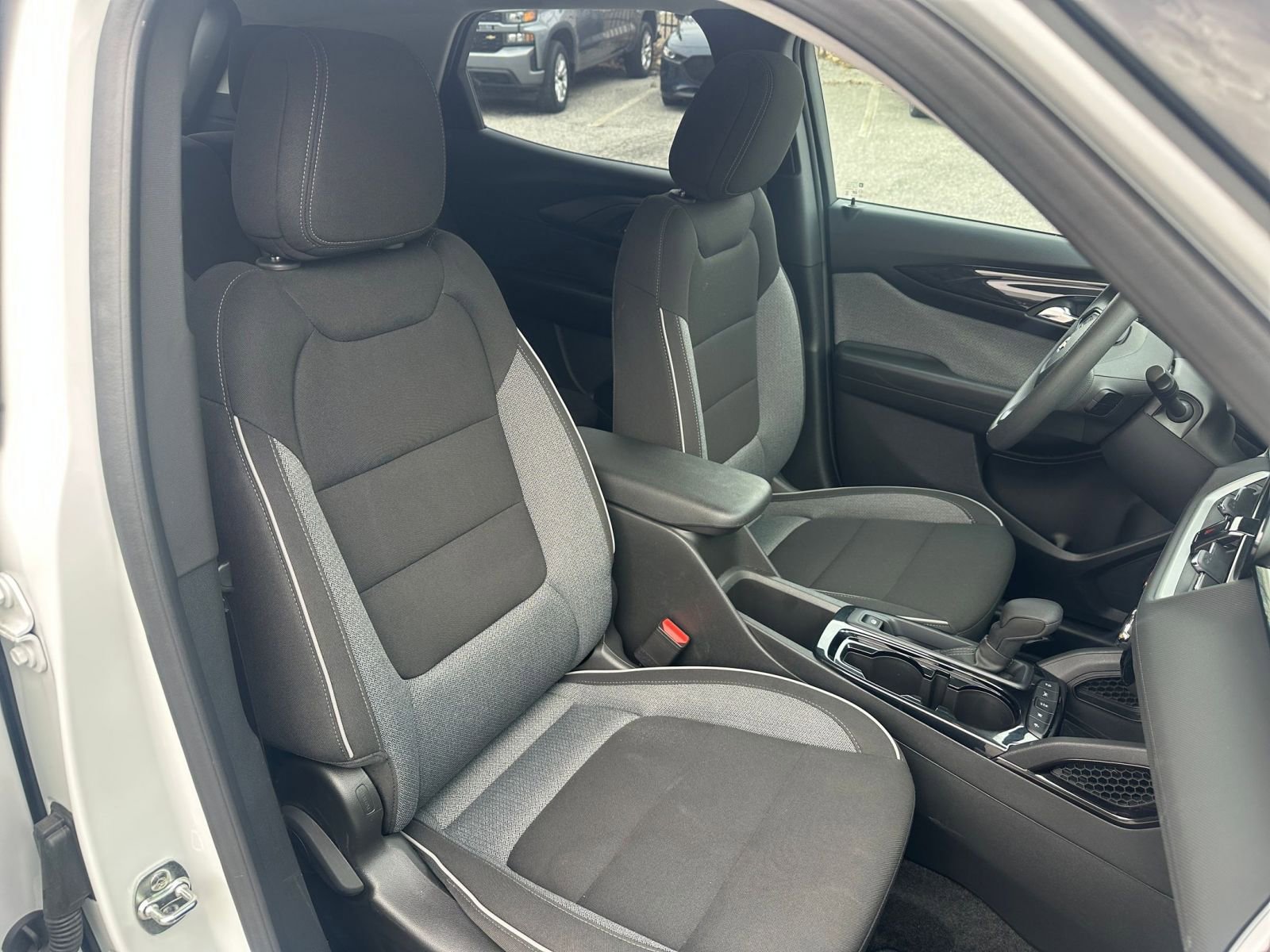 Used 2025 Chevrolet TrailBlazer LT image 34