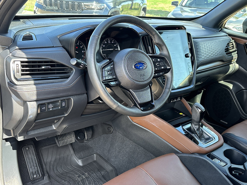Used 2025 Subaru Forester Touring AWD/4WD image 12