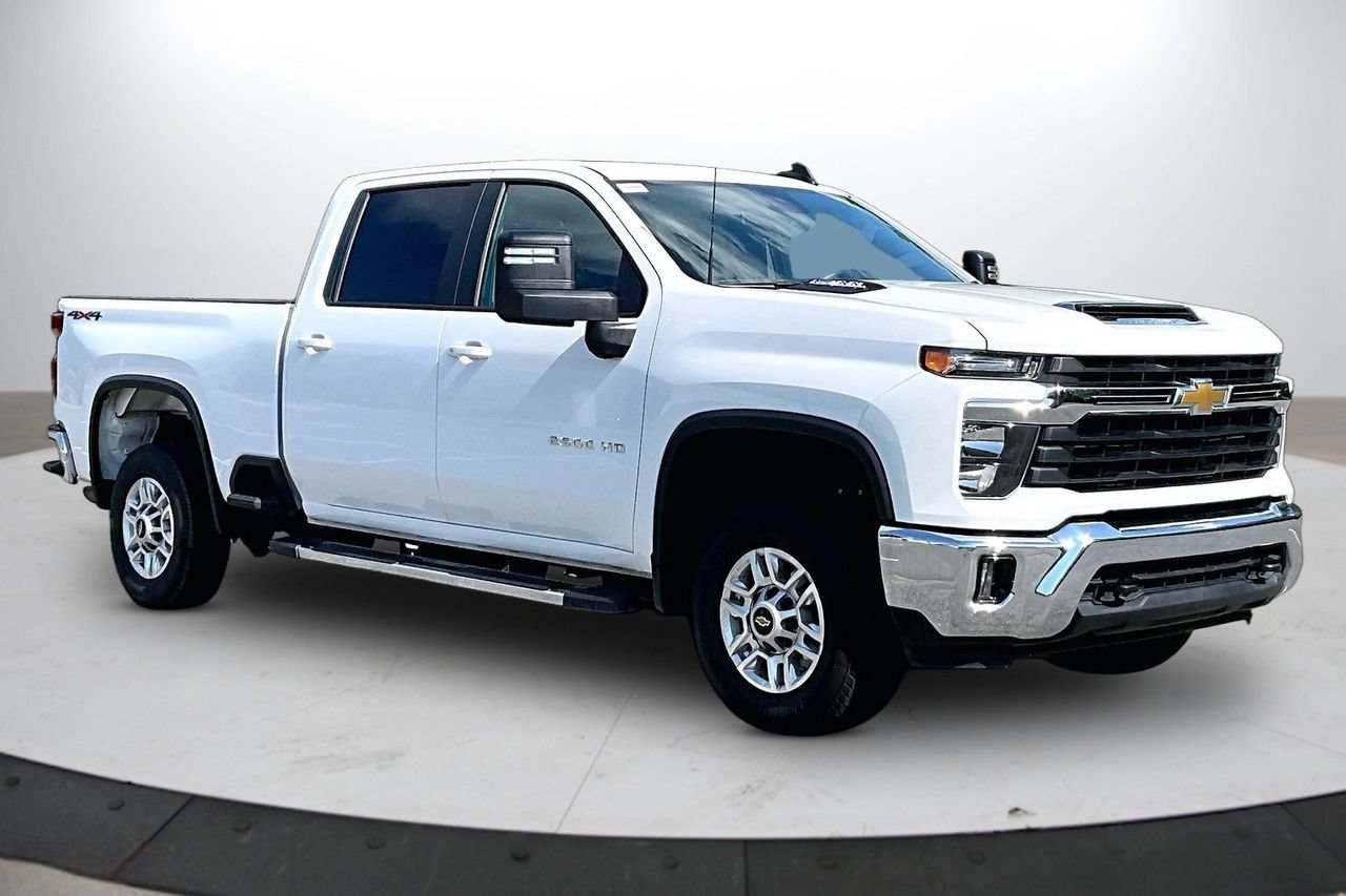 Used 2025 Chevrolet Silverado 2500 LT w/ Convenience Package AWD/4WD image 2