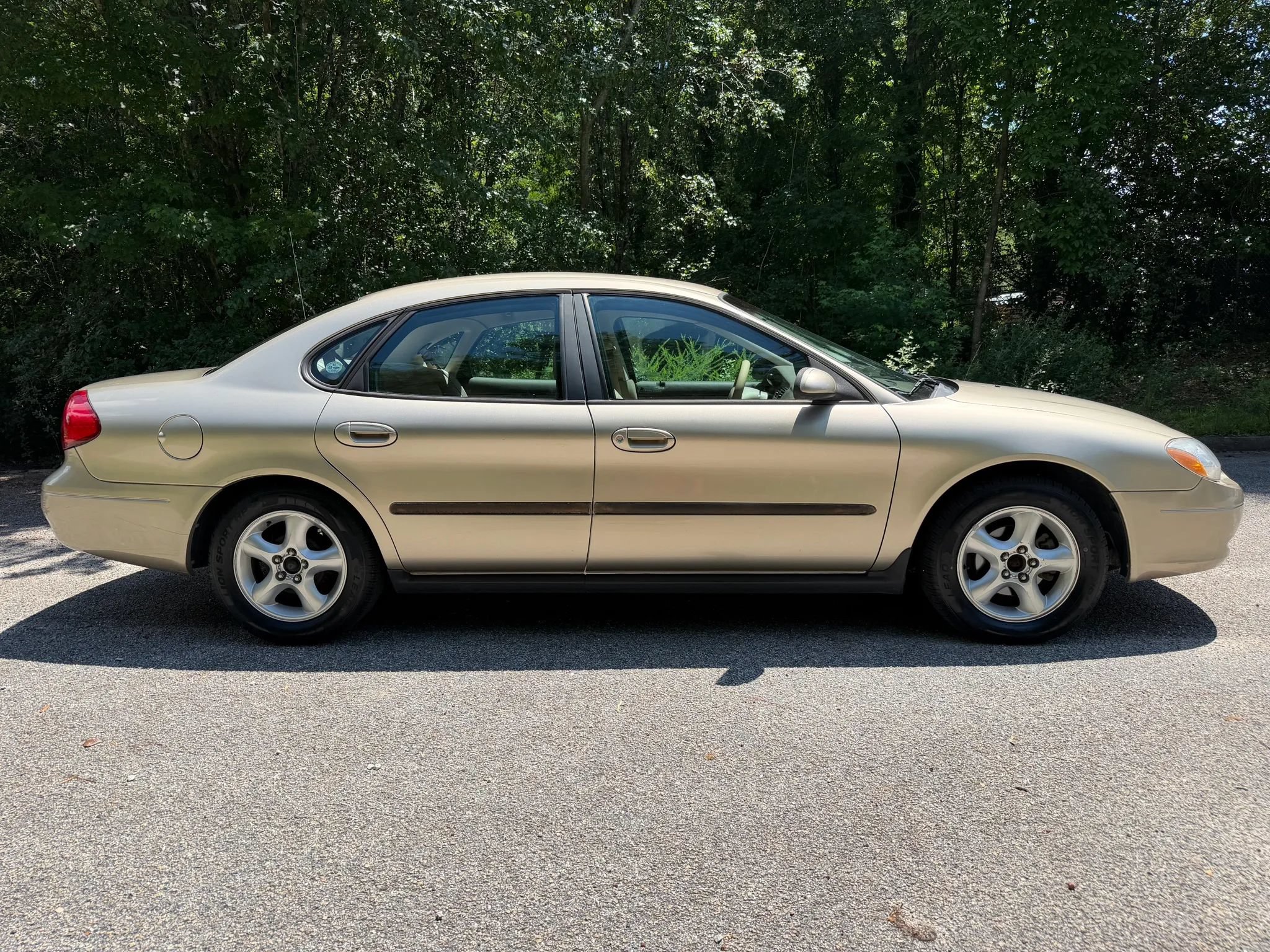 Used 2000 Ford Taurus SE FWD image 6