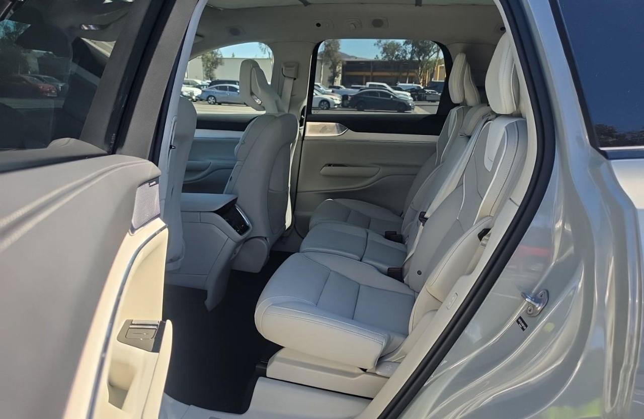 Used 2025 Volvo EX90 Ultra AWD/4WD image 6
