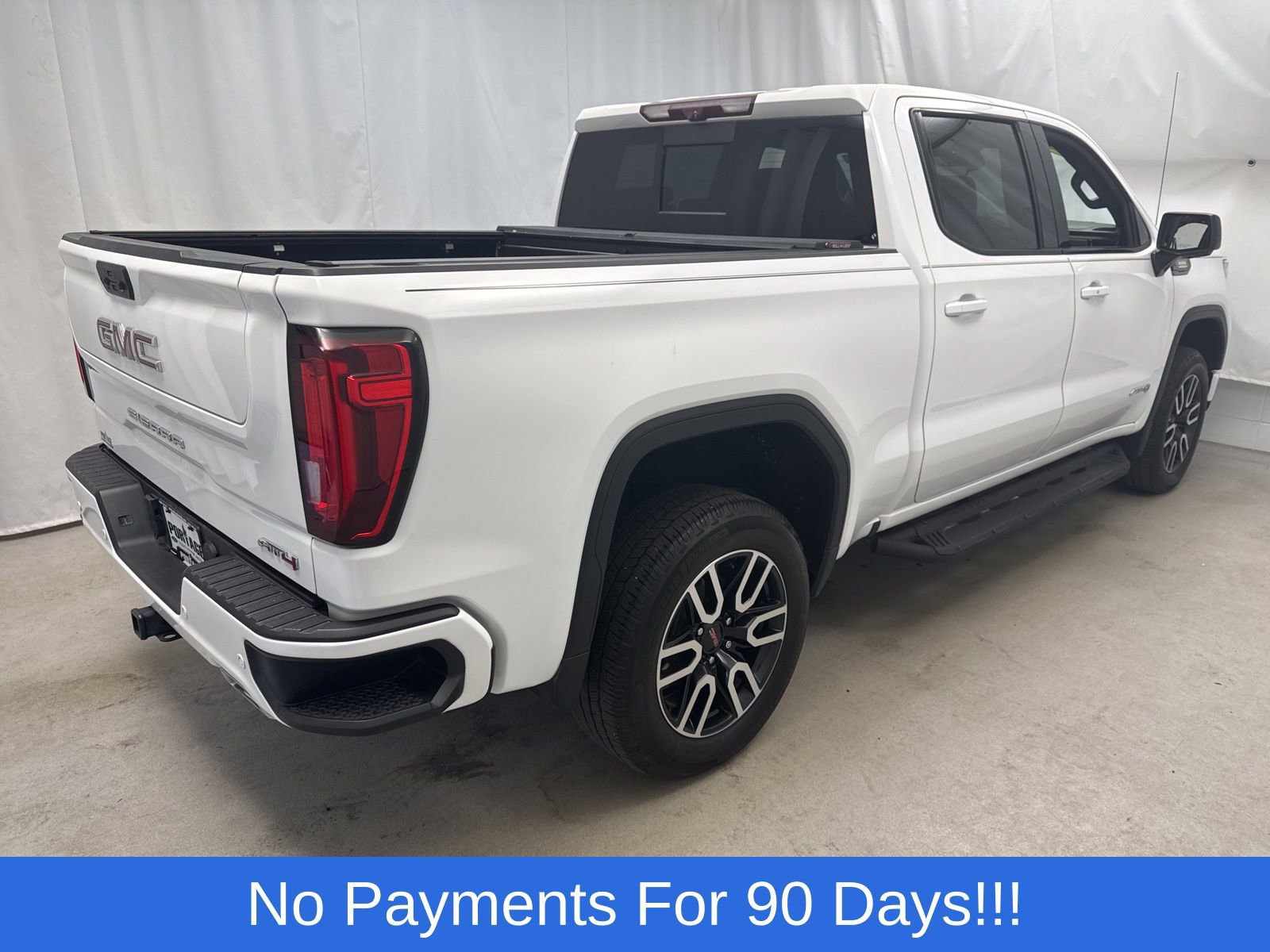 Used 2022 GMC Sierra 1500 AT4 w/ Technology Package image 3