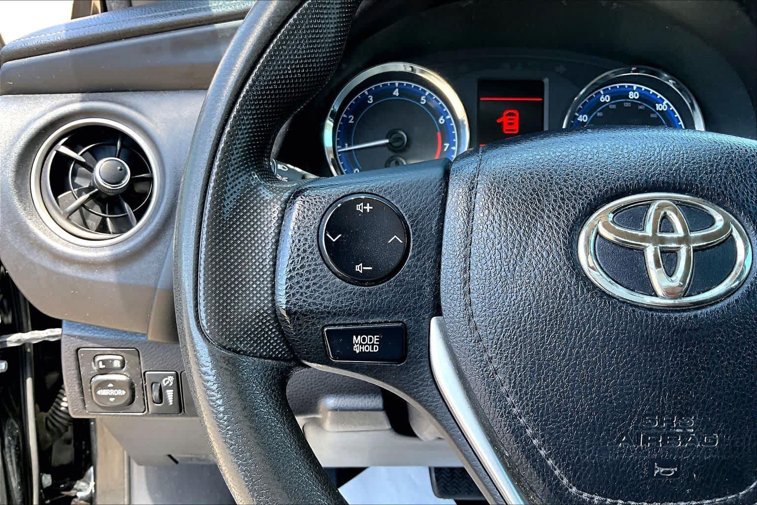 Used 2018 Toyota Corolla LE FWD image 24