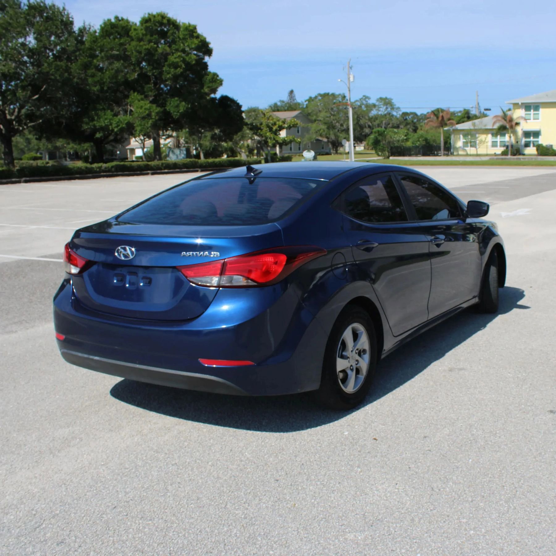 Used 2015 Hyundai Elantra SE FWD image 14