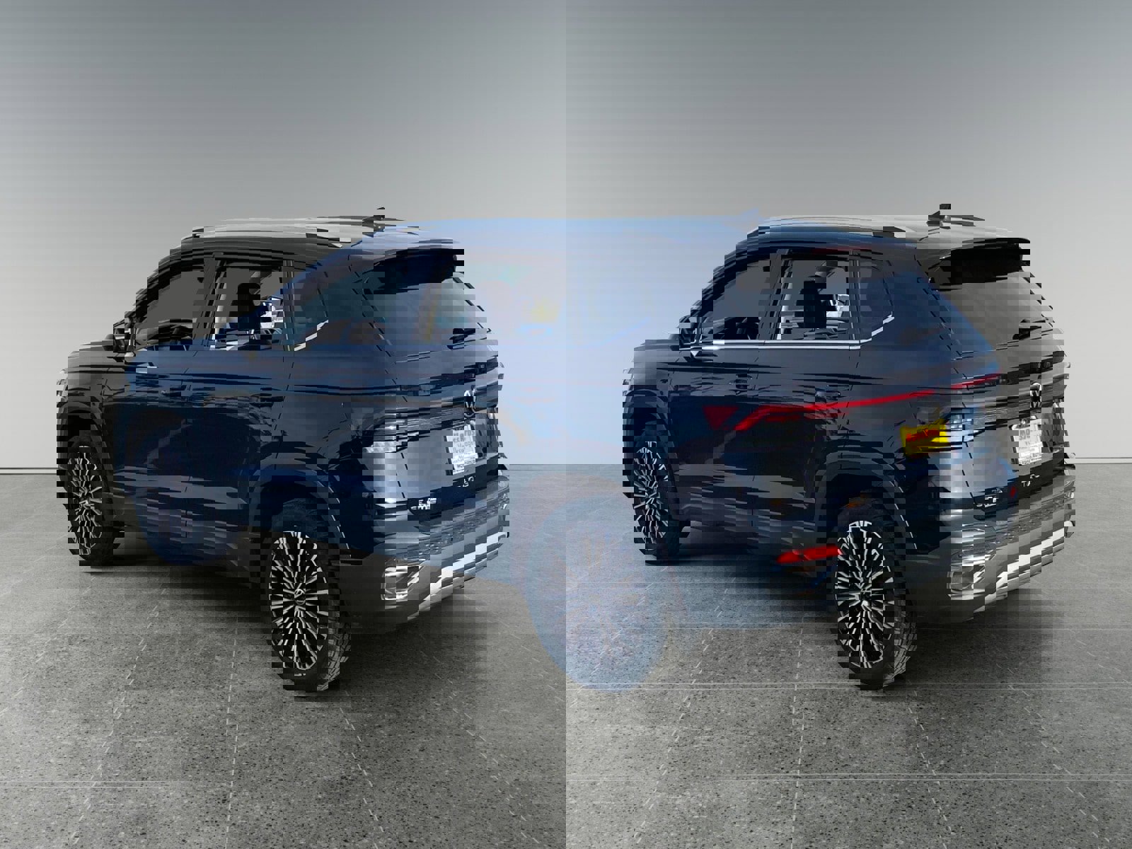 Used 2025 Volkswagen Taos SE image 3