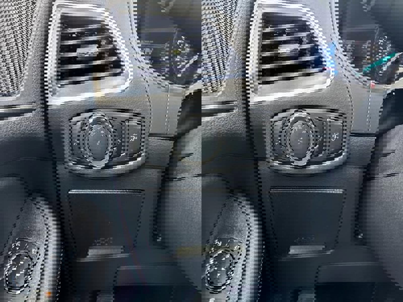 New 2024 Ford Edge SE image 15