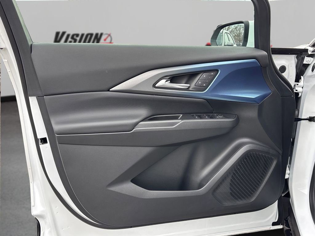 Used 2025 Chevrolet Equinox EV LT w/ Convenience Package II image 26