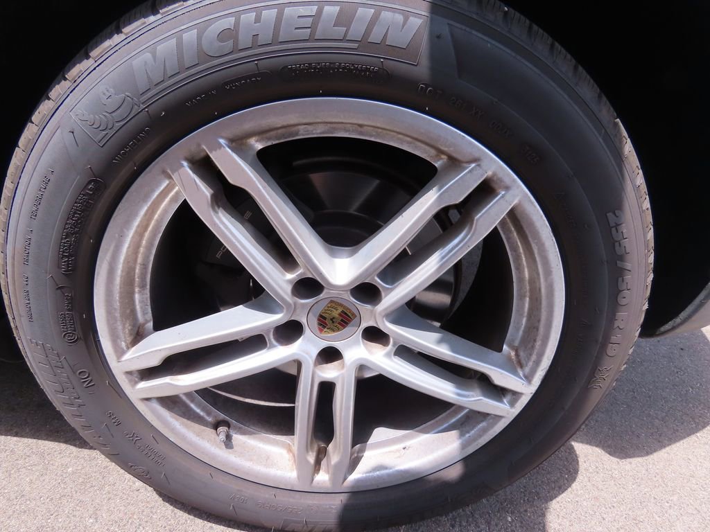 Used 2018 Porsche Macan AWD/4WD image 16