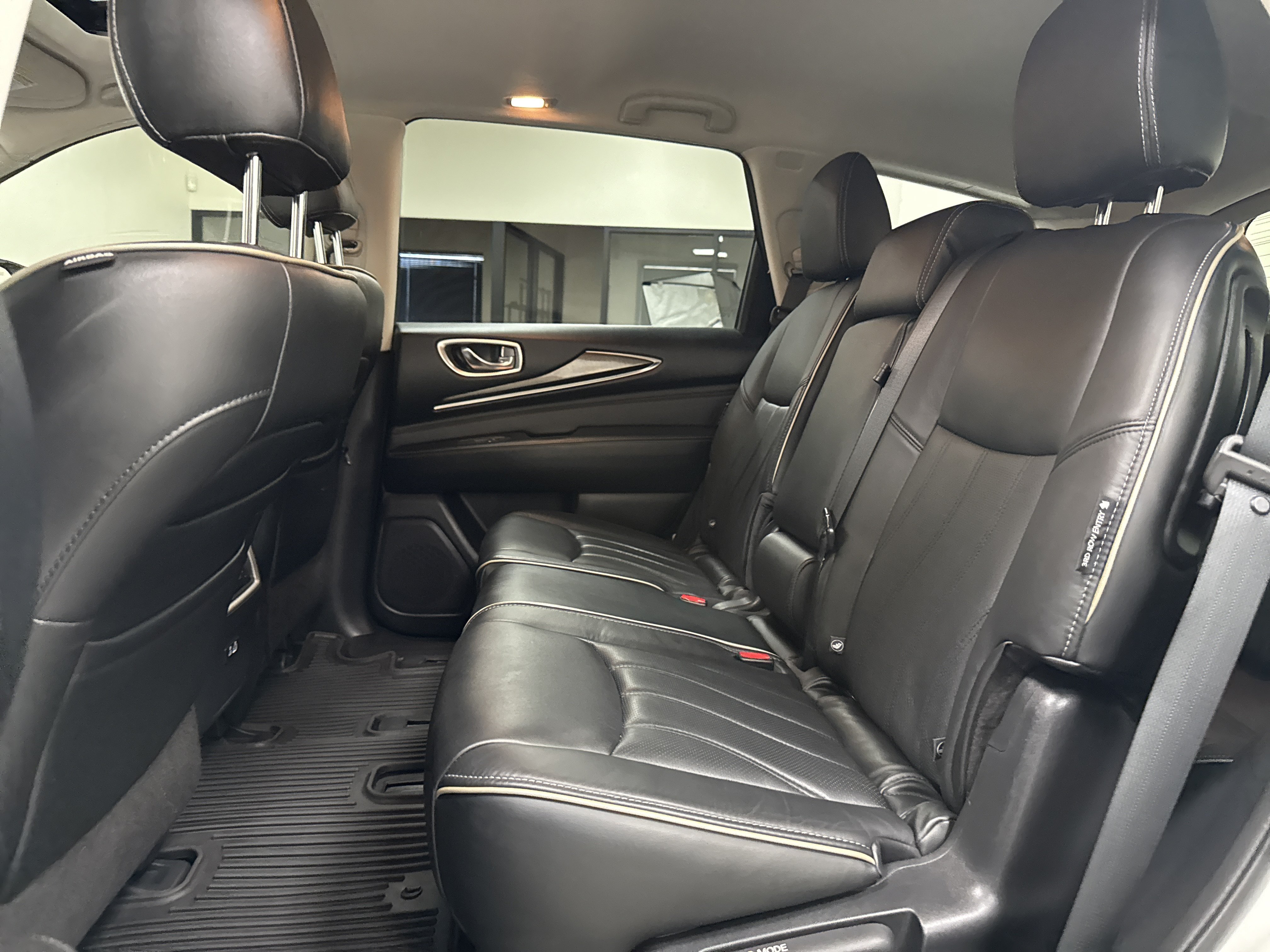 Used 2019 INFINITI QX60 Luxe w/ Essential Package FWD image 15