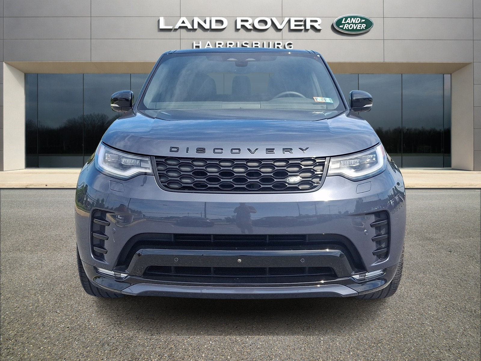 Used 2025 Land Rover Discovery Dynamic SE AWD/4WD image 2