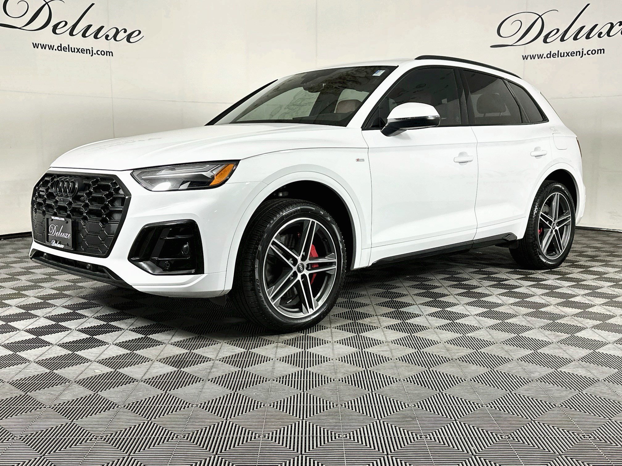 Used 2025 Audi Q5 e Premium Plus w/ Premium Plus Package AWD/4WD image 3