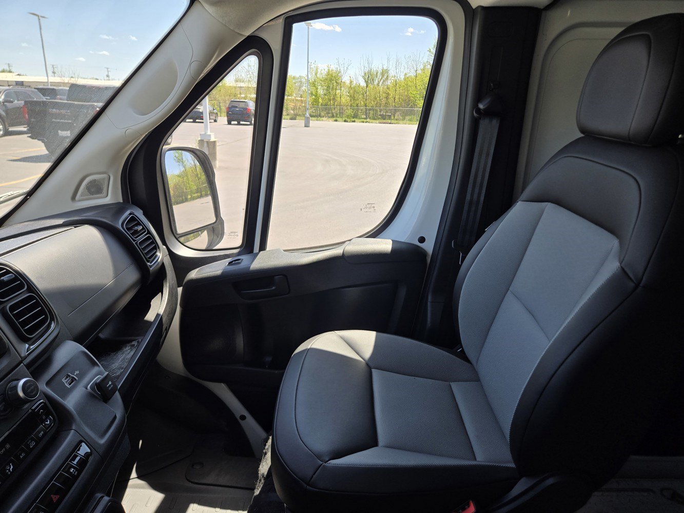 Used 2025 RAM ProMaster 2500 w/ Convenience Group FWD image 13