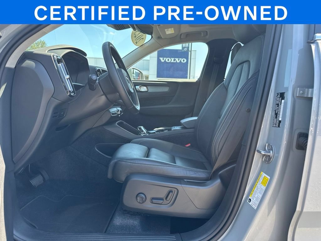 Certified 2025 Volvo XC40 B5 Plus AWD/4WD image 4