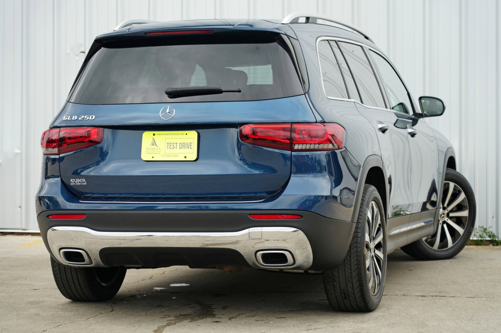 Used 2023 Mercedes-Benz GLB 250 w/ Premium Package image 4