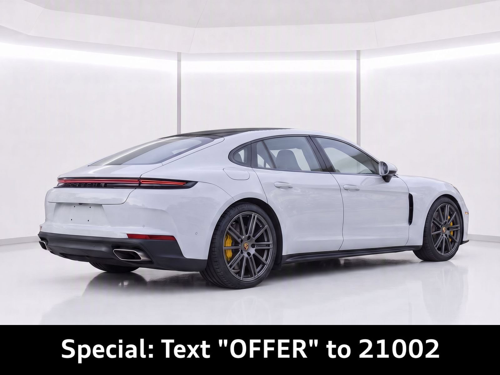 Used 2024 Porsche Panamera RWD image 8