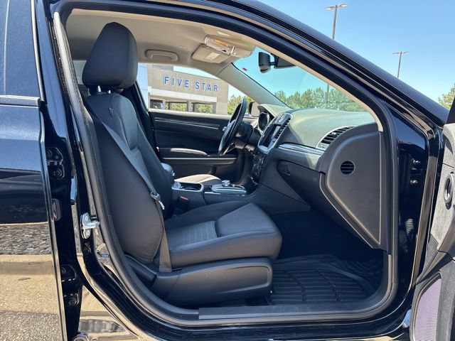 Used 2021 Chrysler 300 Touring w/ Sport Appearance Package RWD image 19