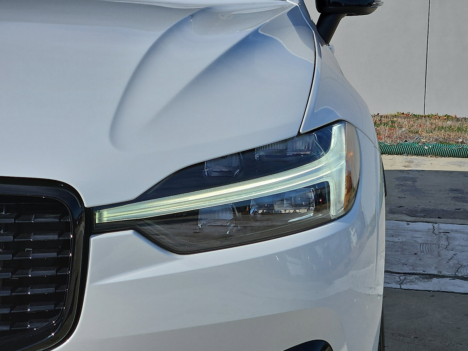 Used 2021 Volvo XC60 T6 R-Design image 9