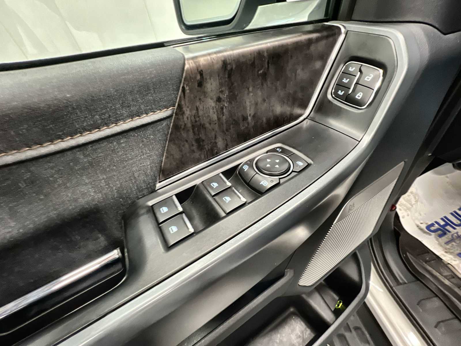 Used 2022 Ford F150 Lightning Lariat image 16