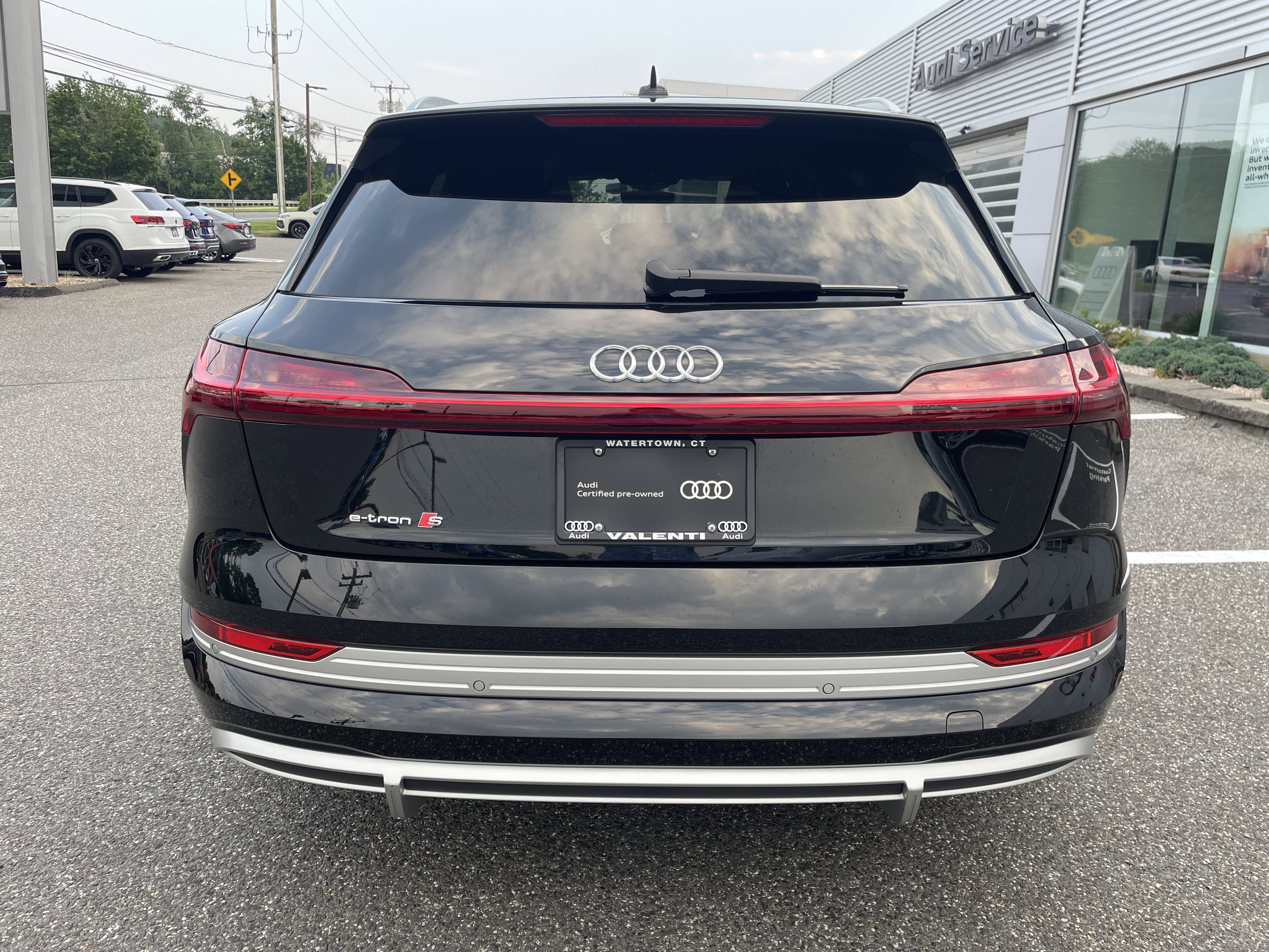 Certified 2022 Audi e-tron S Premium Plus image 5