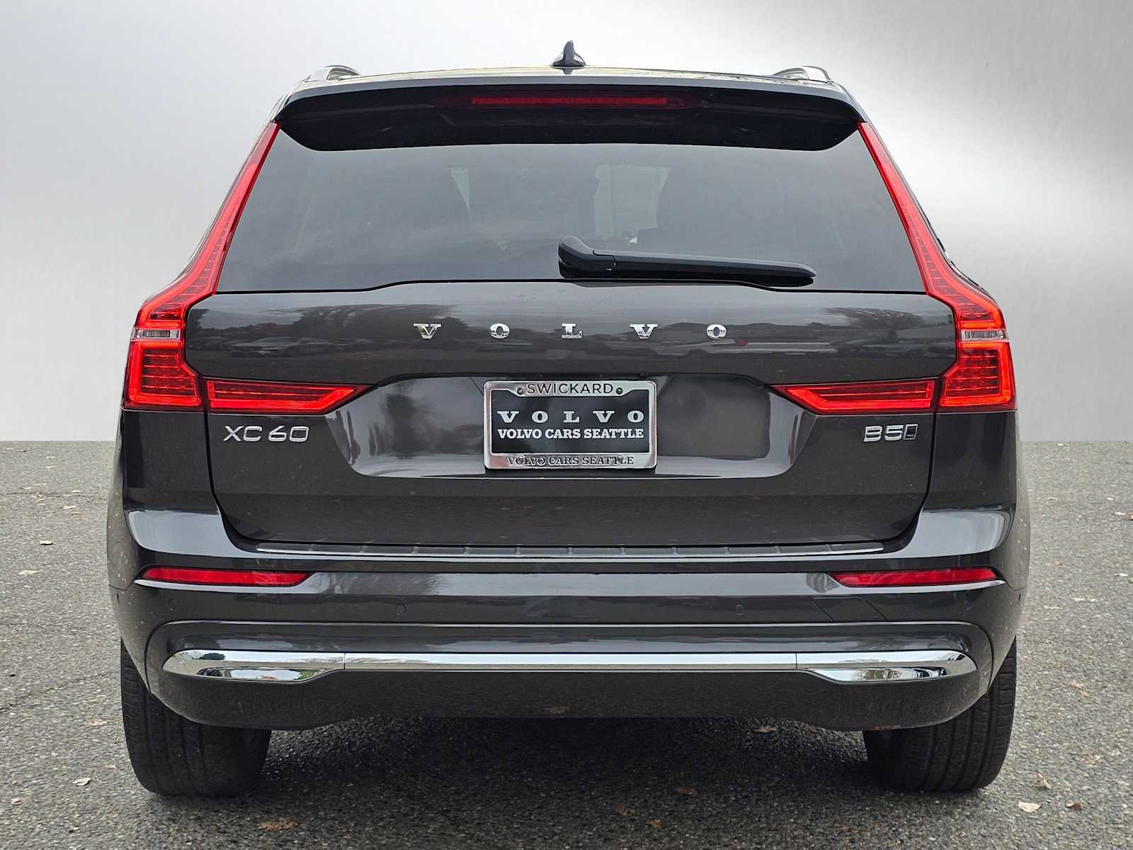 Certified 2023 Volvo XC60 B5 Plus w/ Climate Package image 6