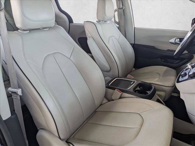 Used 2018 Chrysler Pacifica Limited w/ Advanced Safetytec Group FWD image 25