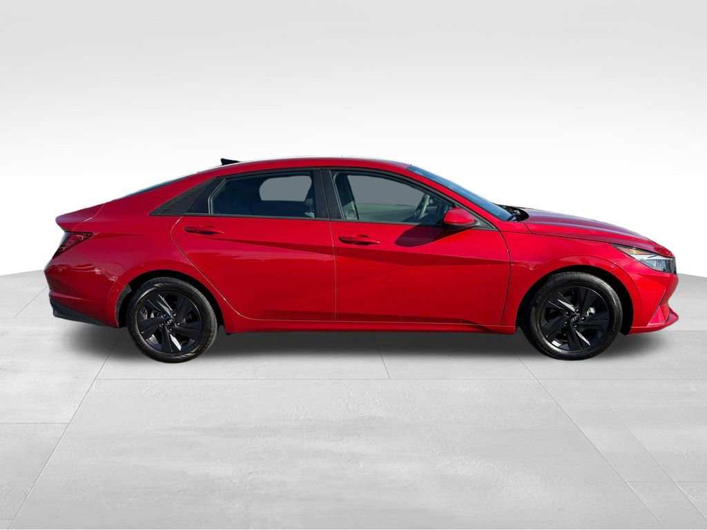 Used 2023 Hyundai Elantra SEL w/ Cargo Package image 9